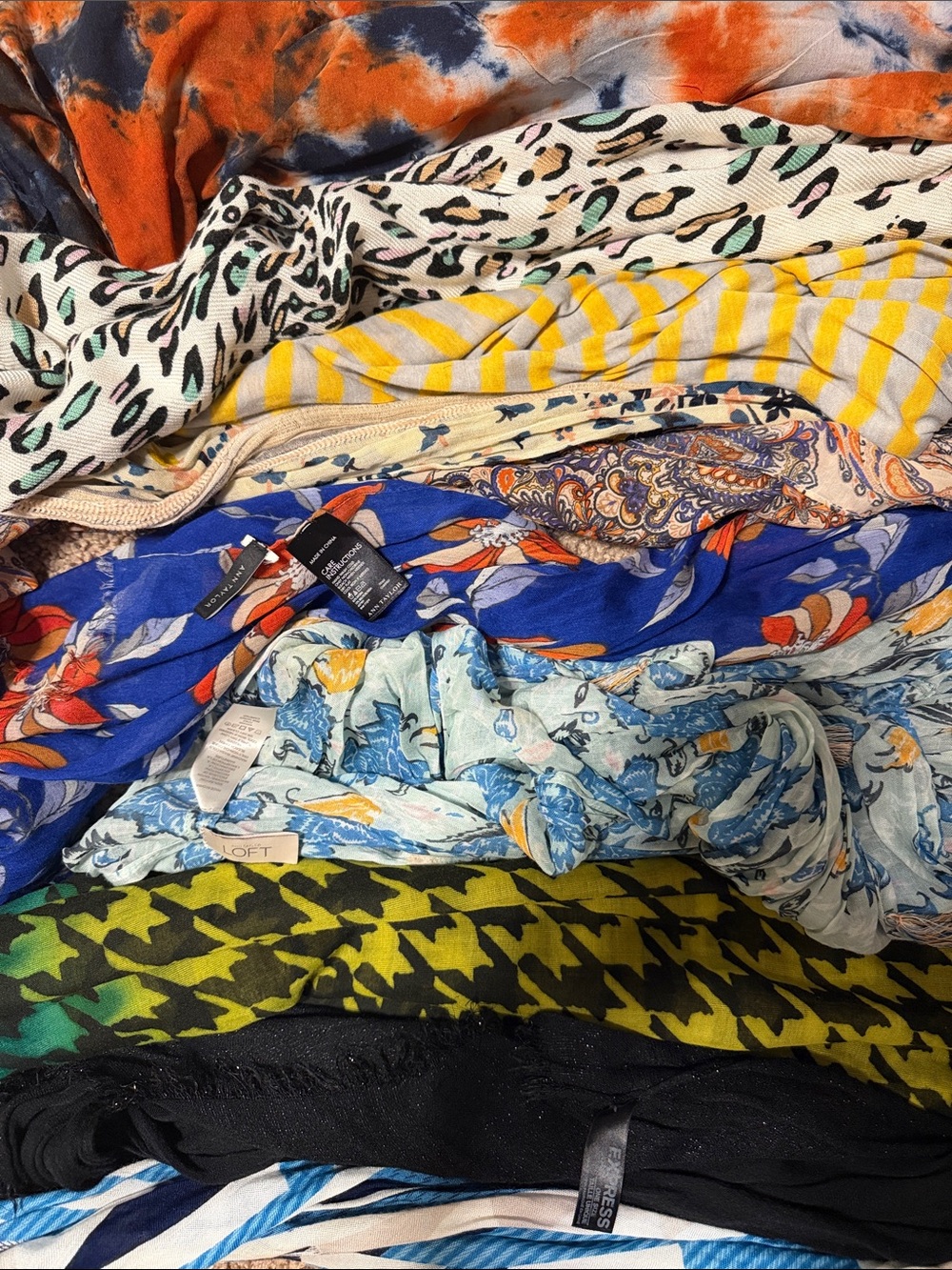 10 assorted scarfs